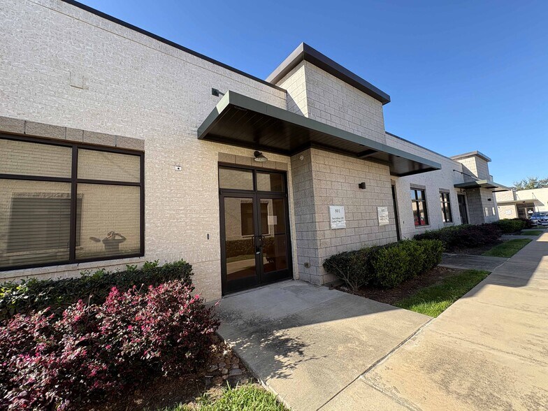 More Photos Of 12440 Emily Ct, Sugar Land Medical For Lease