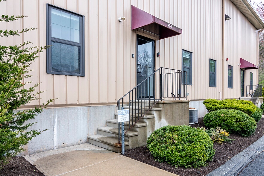 More Photos Of 376 Dry Bridge Rd, North Kingstown Warehouse For Sale