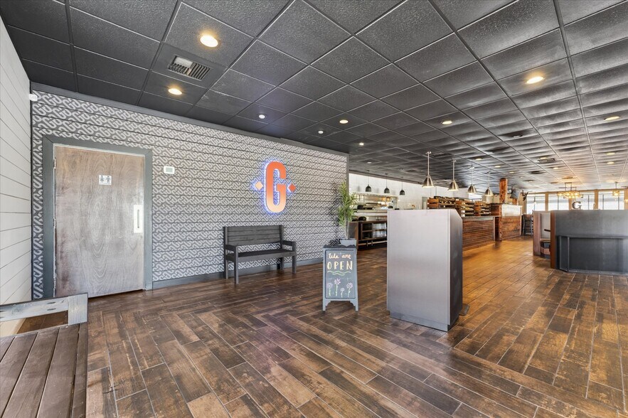 More Photos Of 4000 Fort Campbell Blvd, Hopkinsville Restaurant For Sale