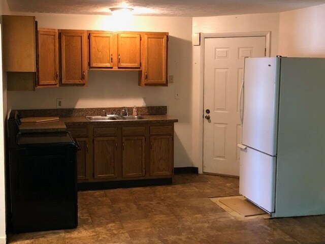 More Photos Of 108 Ball St, East Syracuse Flex For Sale