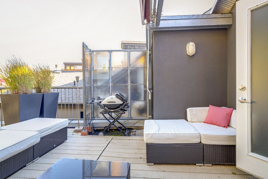 More Photos Of 115 Walnut Ave, Toronto Office For Sale