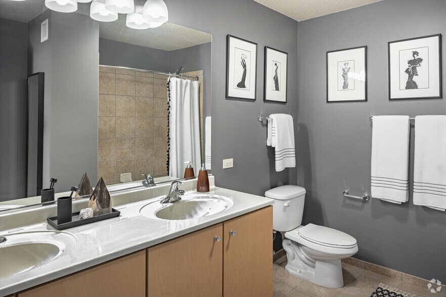 More Photos Of 225 N Columbus Dr, Chicago Multifamily For Sale