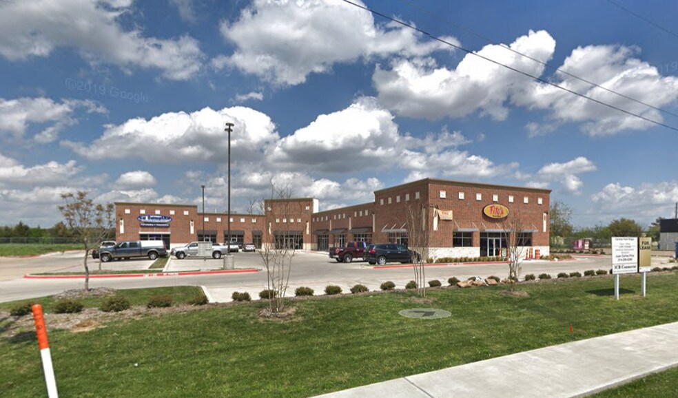 More Photos Of 510 W Pioneer Pky, Grand Prairie General Retail For Lease