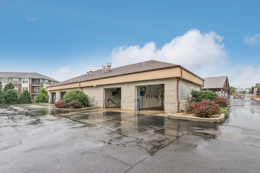 More Photos Of 14967 W National Ave, New Berlin Carwash For Sale