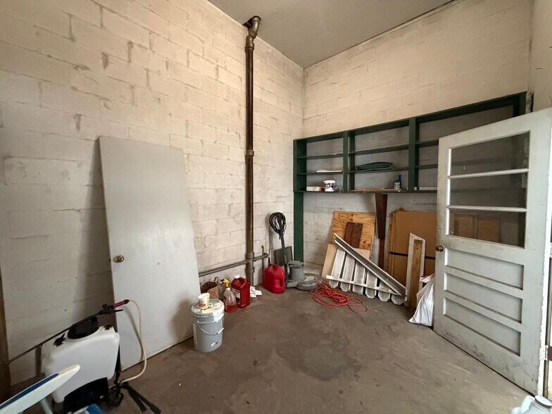 More Photos Of 2800 Davis Hwy N, Pensacola Auto Repair For Lease