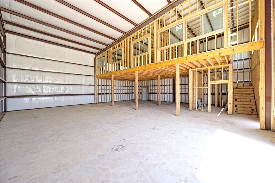 More Photos Of 10020 Darden Hill Rd, Austin Light Distribution For Lease