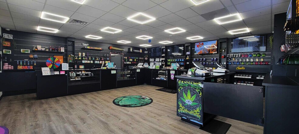 More Photos Of 606 3rd St, Bay City Storefront For Sale