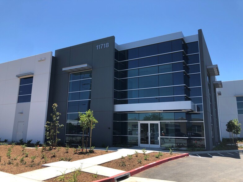 More Photos Of 11718 Burke St, Santa Fe Springs Warehouse For Lease