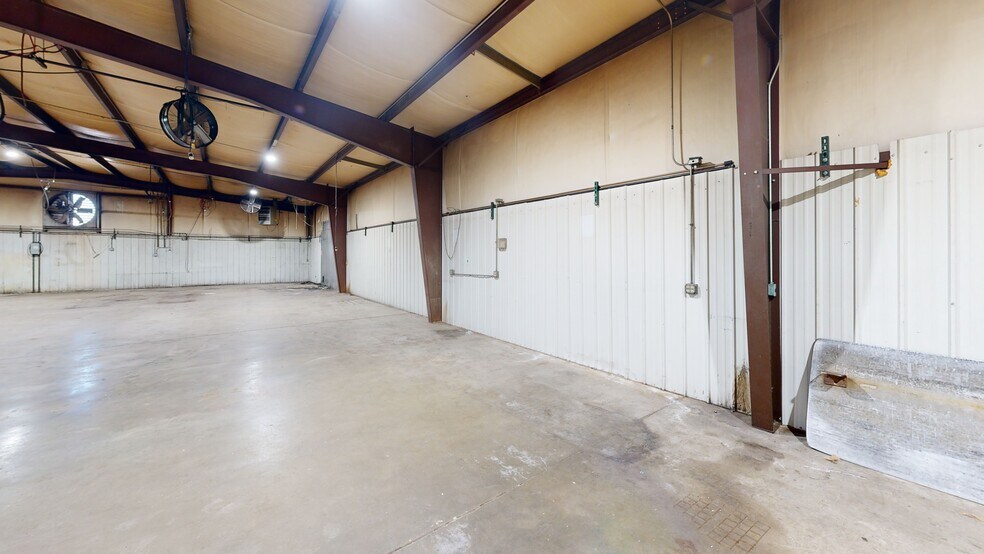 More Photos Of 908 Clayton St, Springdale Warehouse For Lease
