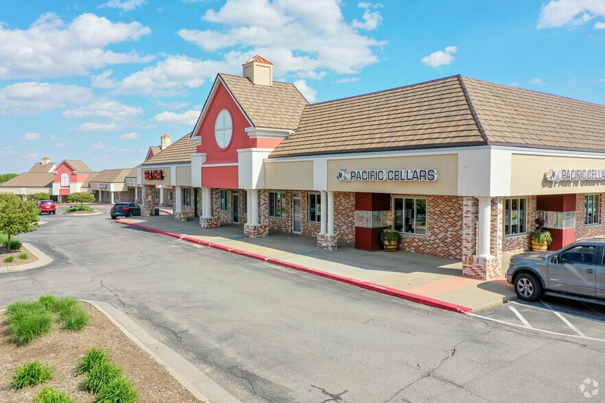 Primary Photo Of 17801-17937 Pierce Plz, Omaha General Retail For Lease