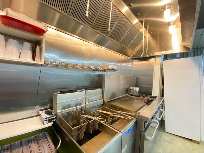 More Photos Of 5 Jo Jo St, Hardy Restaurant For Sale