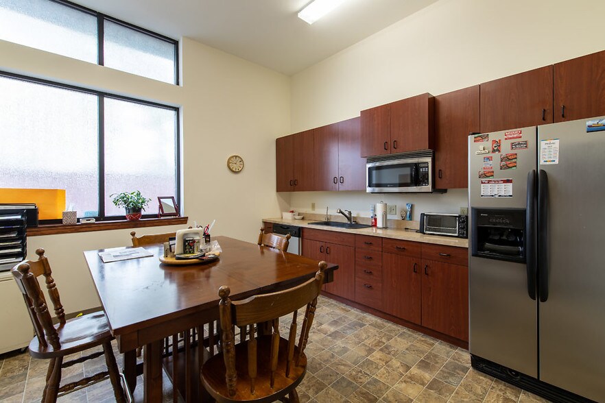 More Photos Of 700 E Main St, Anoka Freestanding For Lease