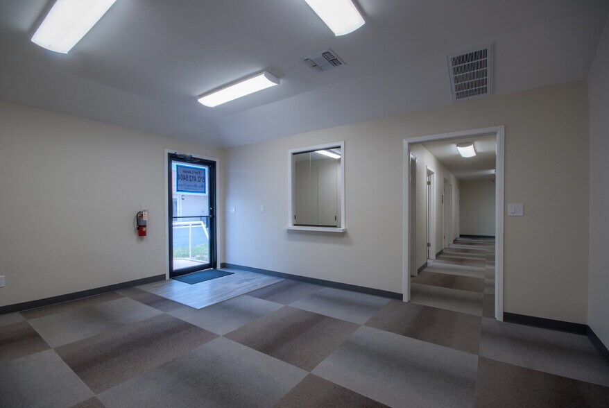 More Photos Of 1106 College St, Bastrop Medical For Lease