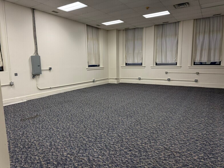 More Photos Of 114 Pearl St, Port Chester Light Distribution For Lease