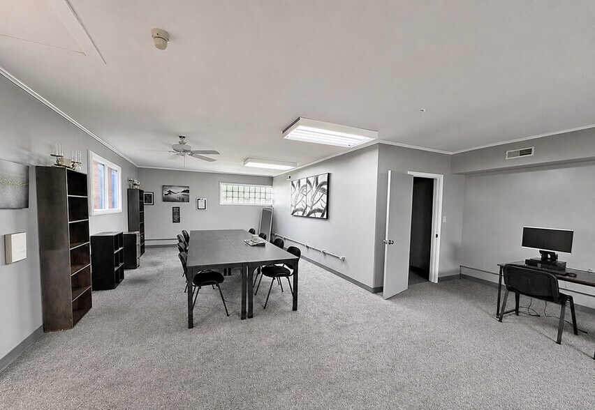 More Photos Of 1004 Gaty ave, East Saint Louis General Retail For Sale