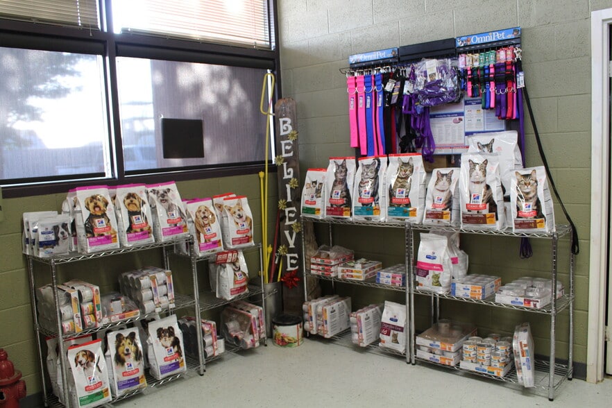 More Photos Of 112 Barclay Ave, Wa Keeney Veterinarian Kennel For Sale