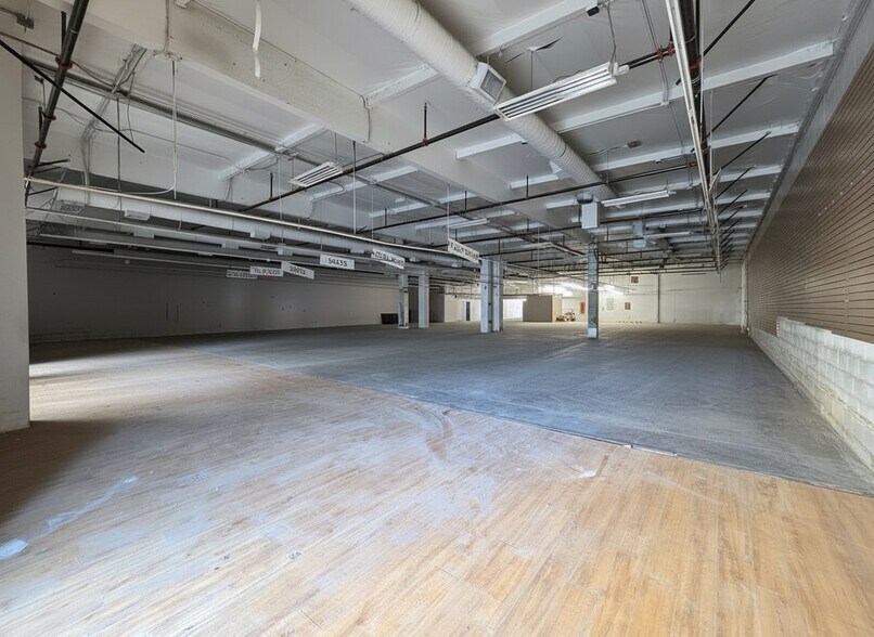 More Photos Of 948 Crocker St, Los Angeles Storefront Retail Office For Lease