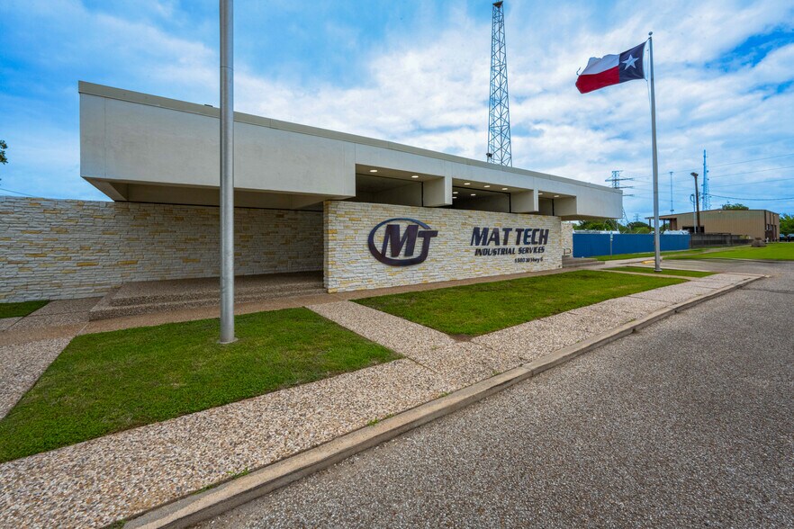 More Photos Of 1500 W Highway 6, Alvin Truck Terminal For Sale