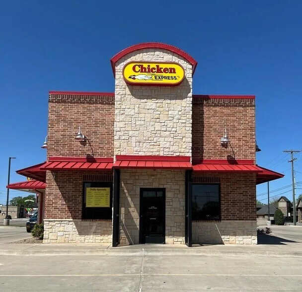 More Photos Of 601 E Main St, Weatherford Fast Food For Sale