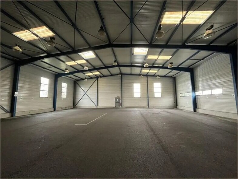 More Photos Of 10 Rue D'Apollo, L'Union Office For Lease