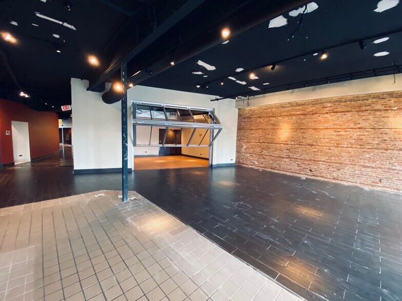 More Photos Of 545-547 N Milwaukee Ave, Libertyville General Retail For Lease