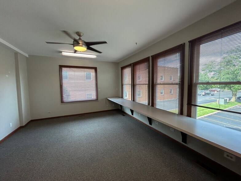 More Photos Of 564 S Washington St, Naperville Office For Lease