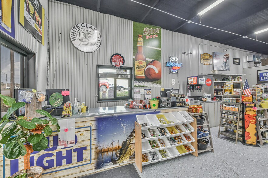 More Photos Of 3762 Highway 19, Riverside General Retail For Lease