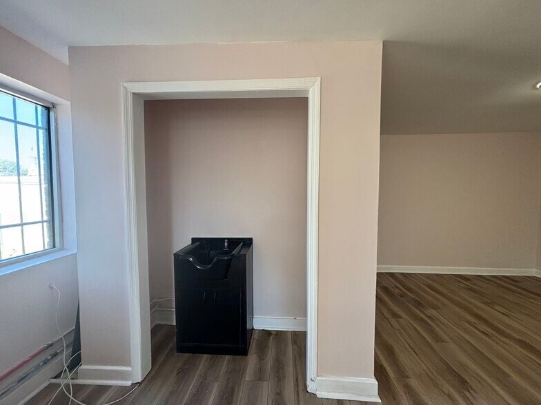 More Photos Of 2017 Beatties Ford Rd, Charlotte Storefront Retail Office For Lease