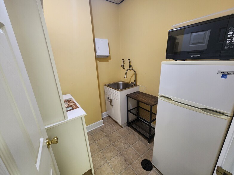 More Photos Of 4727 Cornell Rd, Blue Ash Office For Lease