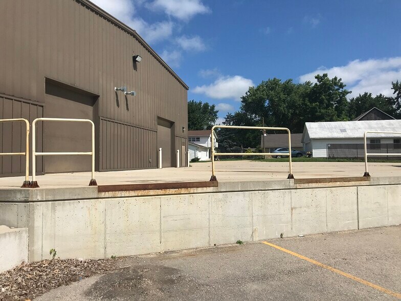 More Photos Of 612 N Main St, Cottage Grove Distribution For Lease