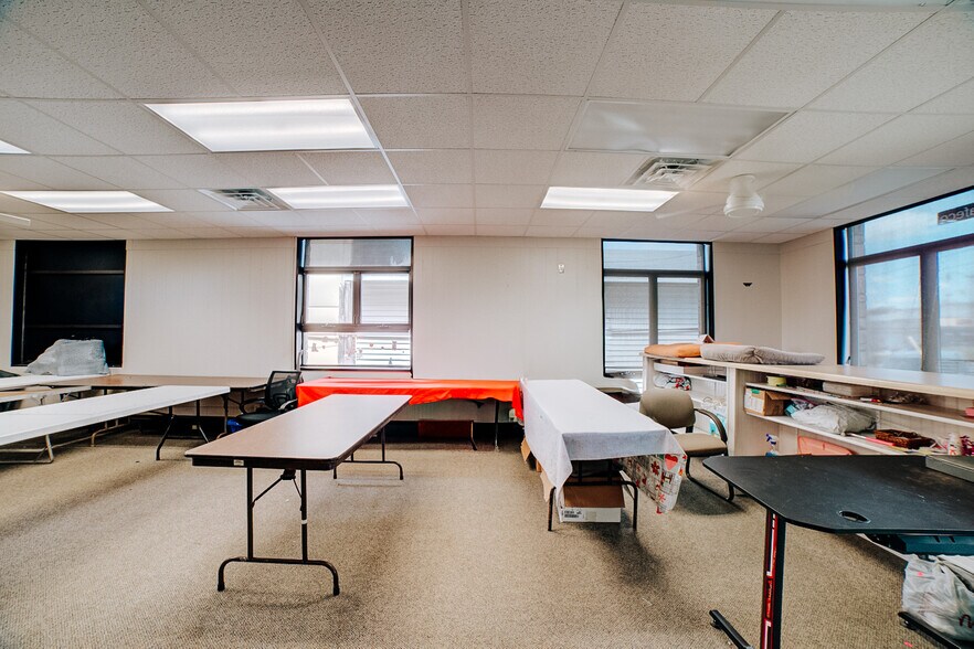 More Photos Of 109 S 2nd St, Watseka Office For Sale