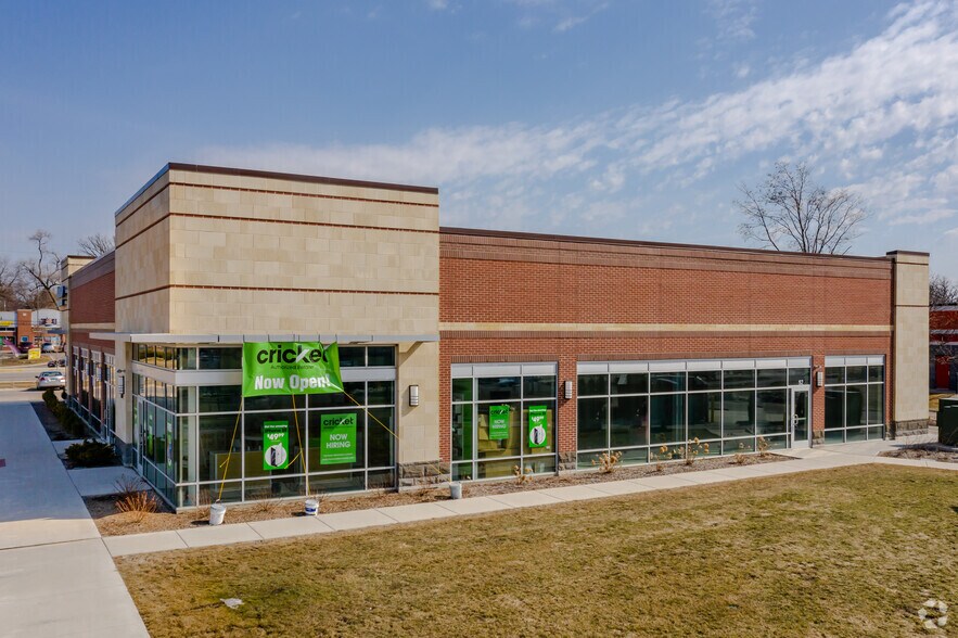 More Photos Of 150 S Kennedy Dr, Carpentersville Unknown For Lease