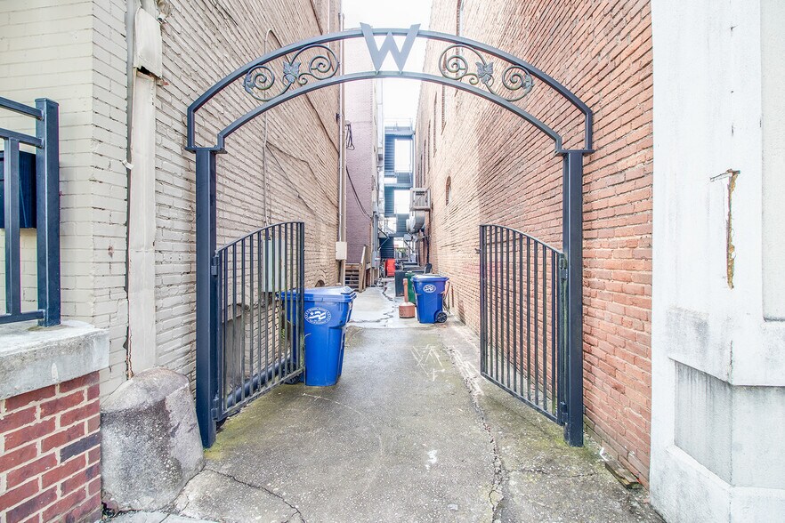 More Photos Of 21 E Athens St, Winder General Retail For Sale