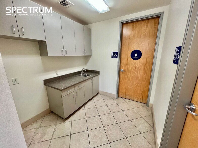 More Photos Of 26465 Summit Cir, Santa Clarita Warehouse For Lease