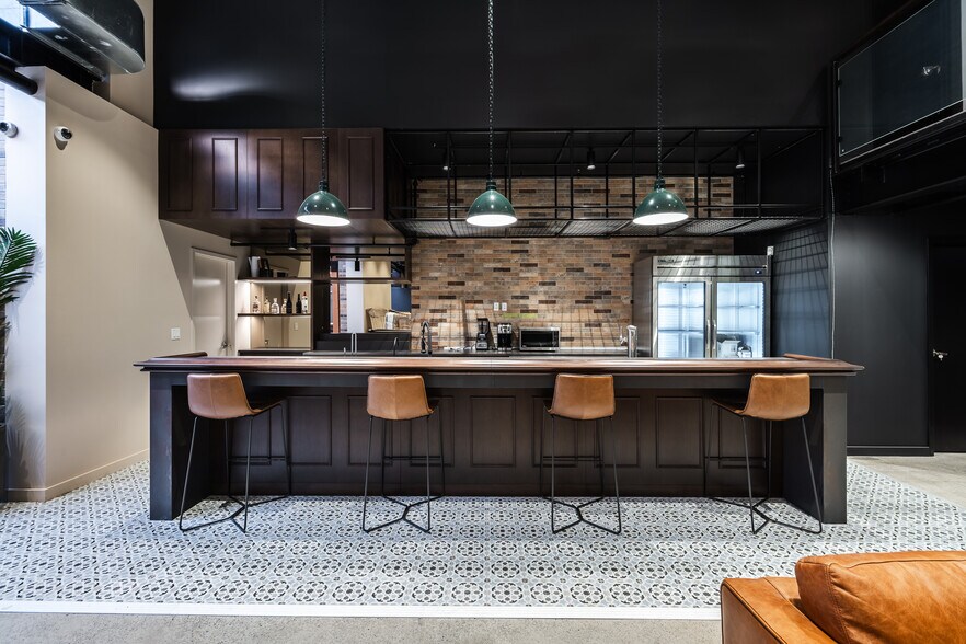 More Photos Of 7062-7064 Boul Saint-Laurent, Montréal Office For Sale