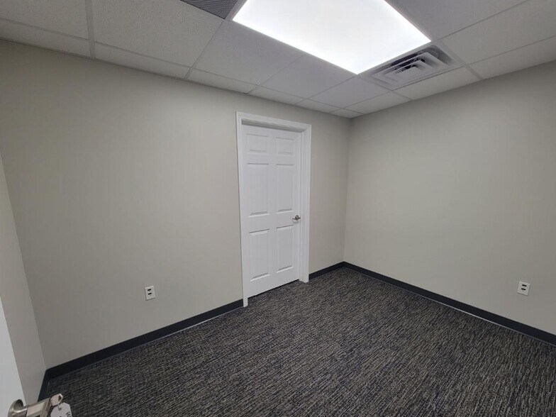 More Photos Of 2015 Wilkinson St, Panama City Freestanding For Lease