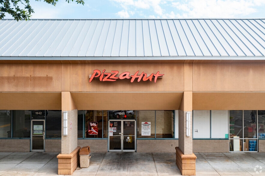 More Photos Of 1930 State Route 60 E, Valrico Unknown For Lease