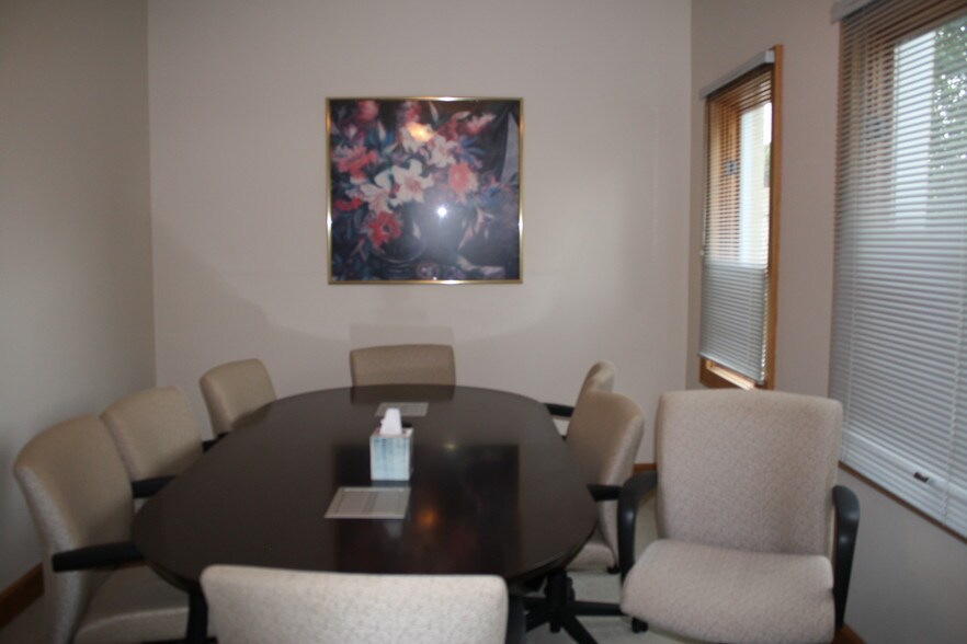 More Photos Of 6110 N Port Washington Rd, Milwaukee Office For Lease