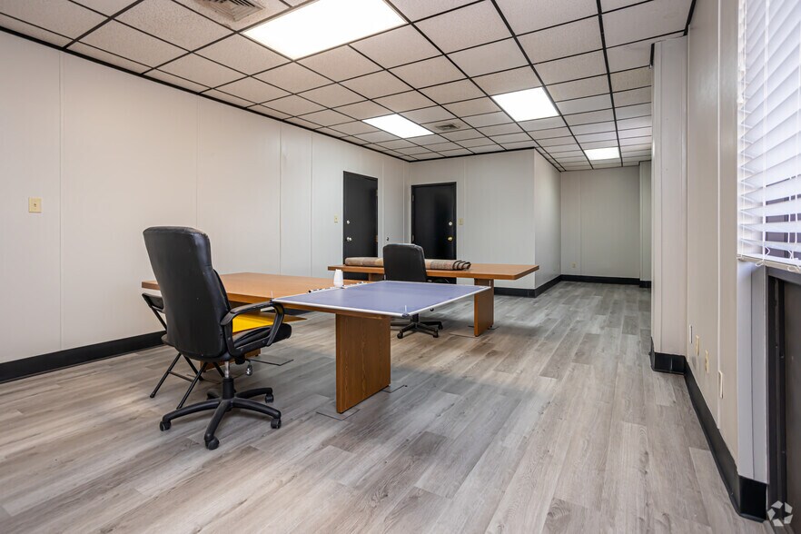 More Photos Of 3315 Demetropolis Rd, Mobile Office For Sale
