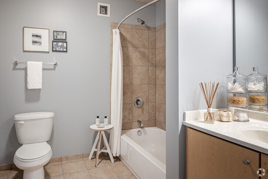 More Photos Of 225 N Columbus Dr, Chicago Multifamily For Sale