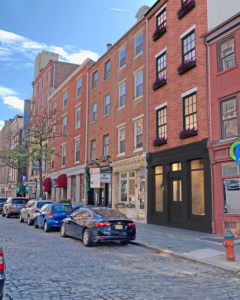 More Photos Of 136 Chestnut St, Philadelphia Storefront For Lease