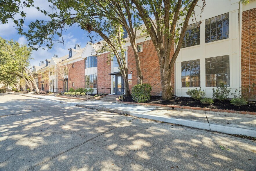 More Photos Of 16815 Royal Crest Dr, Houston Loft Creative Space For Lease