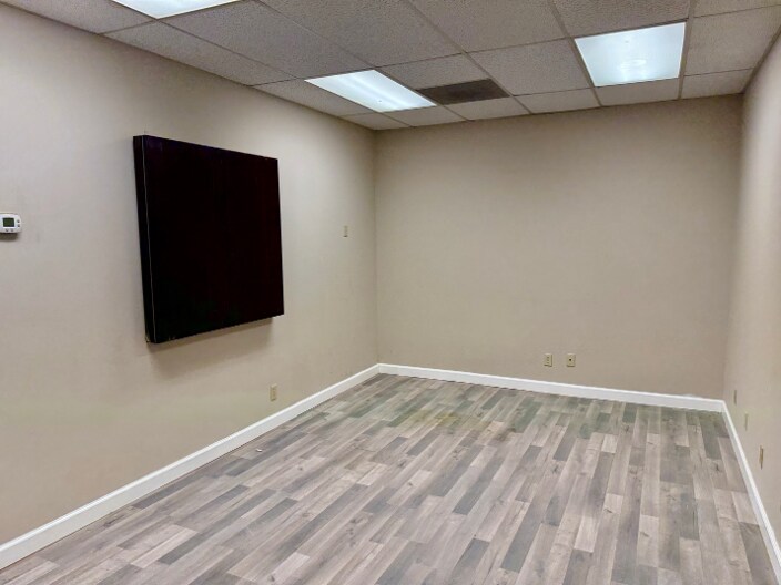 More Photos Of 12035 Shiloh Rd, Dallas Showroom For Lease