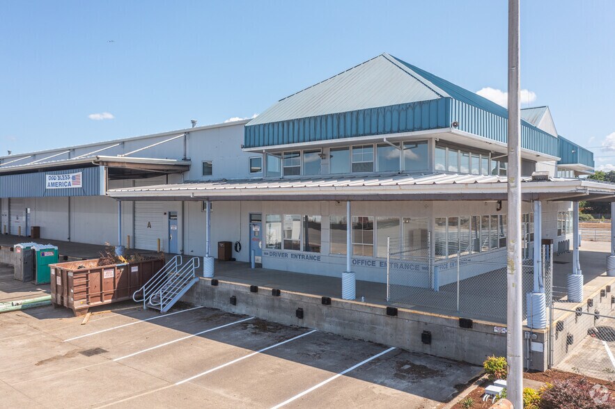 More Photos Of 495 NE Holladay St, Cornelius Distribution For Lease