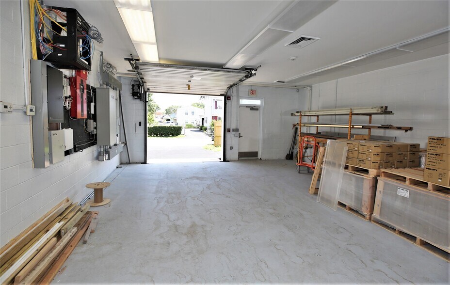 More Photos Of 60 Millstone Rd, Somerset Light Distribution For Lease