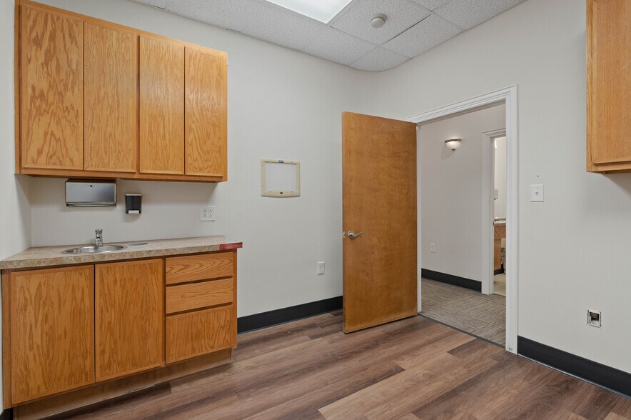 More Photos Of 3605 Interstate 30, Mesquite Medical For Lease