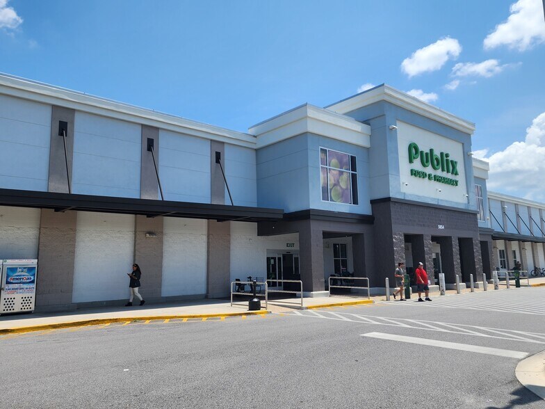 More Photos Of 5830 Dogwood Dr, Milton General Retail For Lease