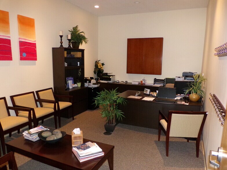 More Photos Of 171 Daniel Webster Hwy, Belmont Storefront Retail Office For Lease