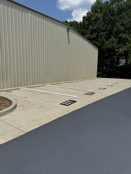 More Photos Of 119 Gateway Dr, Canton Warehouse For Lease