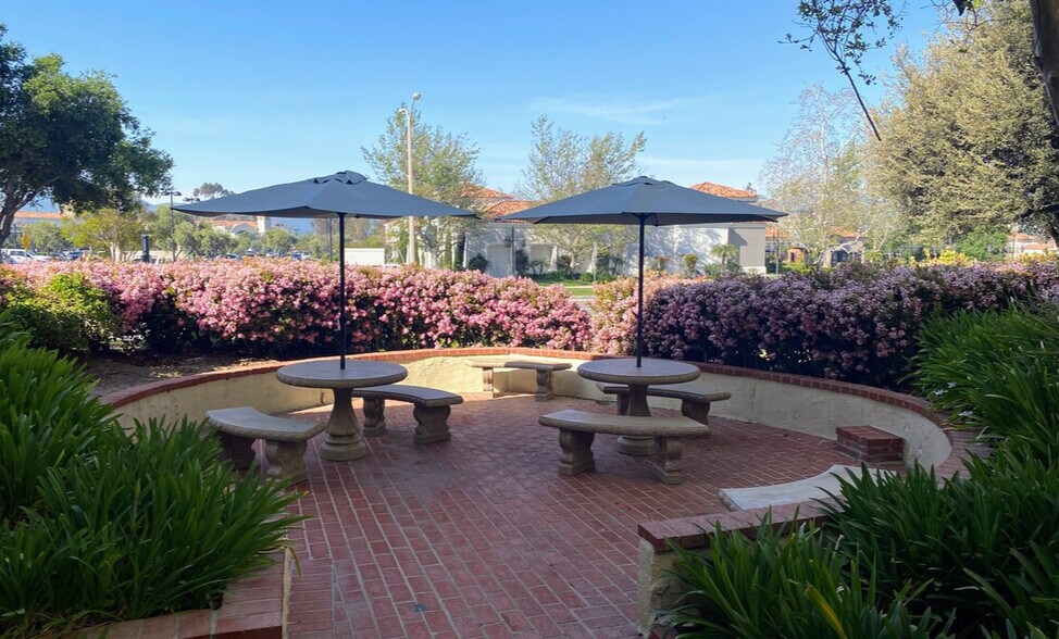 More Photos Of 4035 E Thousand Oaks Blvd, Westlake Village Office For Lease